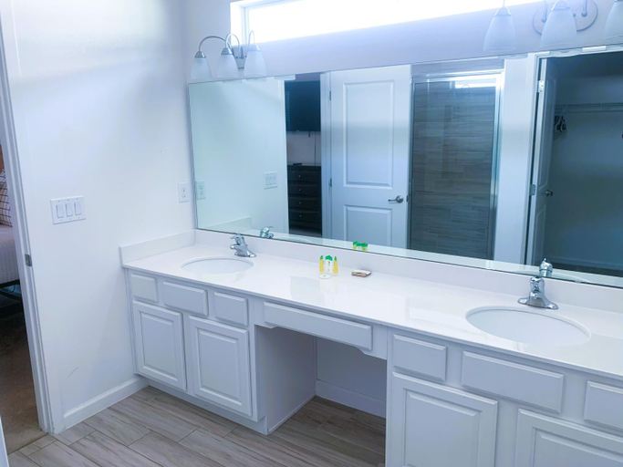 4, Magic Kingdom Villa - Private Master Bedrooms, Osceola