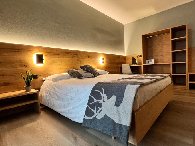 Bedroom 3, Family Hotel La Perla, Trento