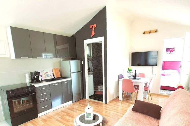 Private kitchen, Holiday Home Dream - Holiday Home, Podbablje