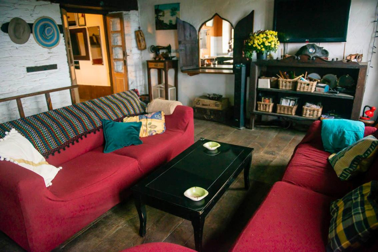 Others 4, Albergue ESCANLAR, Lugo