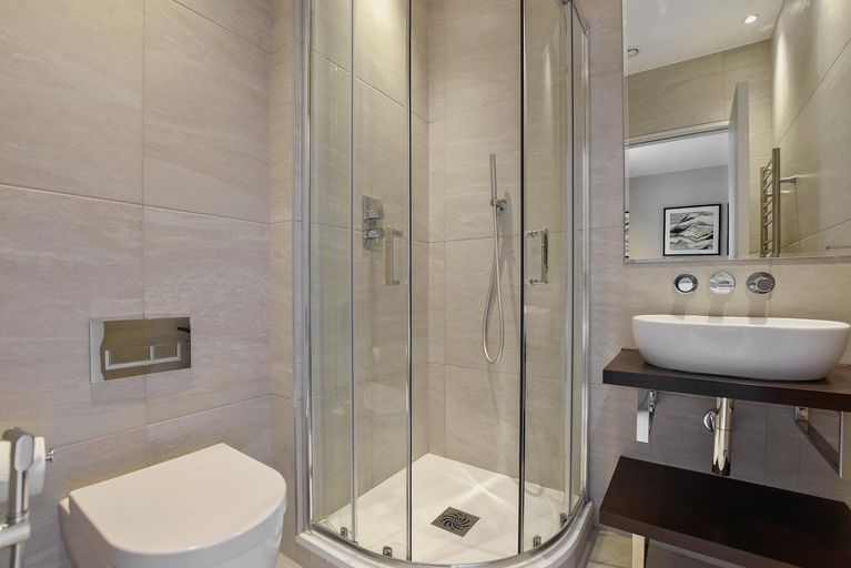Bathroom 3, Vauxhall Bridge Road by Aeria Apartments, London