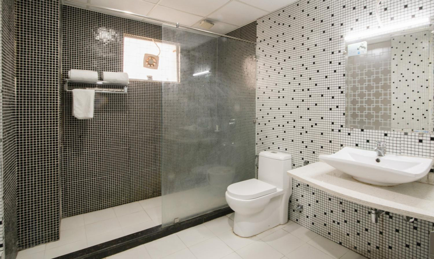 Bathroom 15