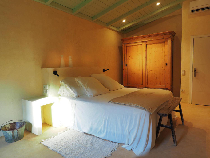 Bedroom 2, Mas Rauric, Girona