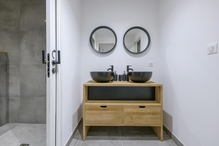 Bathroom 12