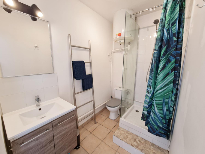 Bathroom, GregBnb - Centre Ancien - Studio Roof-Top - CLIMATISE - 5eme etage - ΔΔΔ, Var