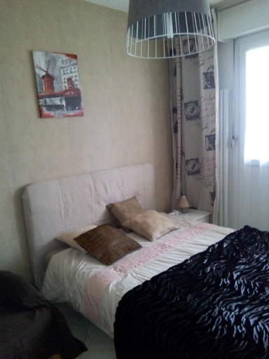 Others 3, Ideal pour deplacement 4 chambres,5 lits, Isère
