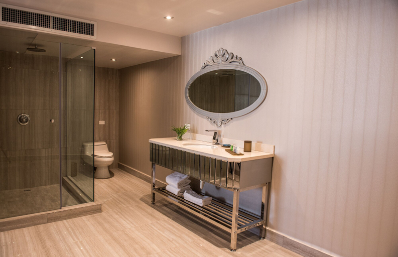 Bathroom 4, Renaissance Panama City Hotel, Panamá