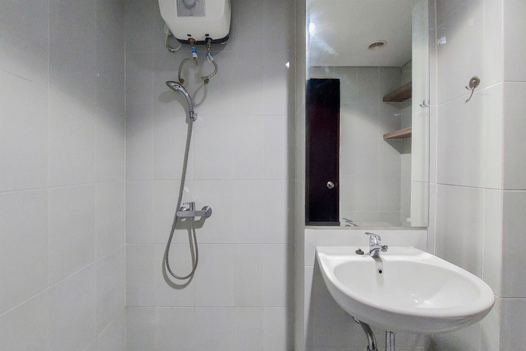 Bathroom 4, Homey And Best Choice Studio 16Th Floor Casa De Parco Apartment, Tangerang