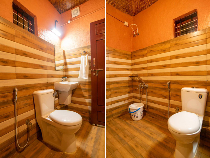 Bathroom 2, FOOD FOREST KANTHALLOOR, Idukki