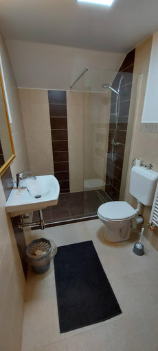 Bathroom 2, Villa VertesKacsa, Bicske