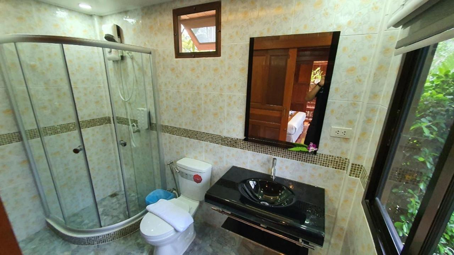 Bathroom 18