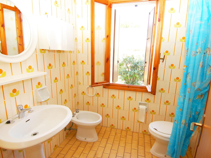 Bathroom, Sun Drenched Seaside Holiday Home near Venice, Rovigo
