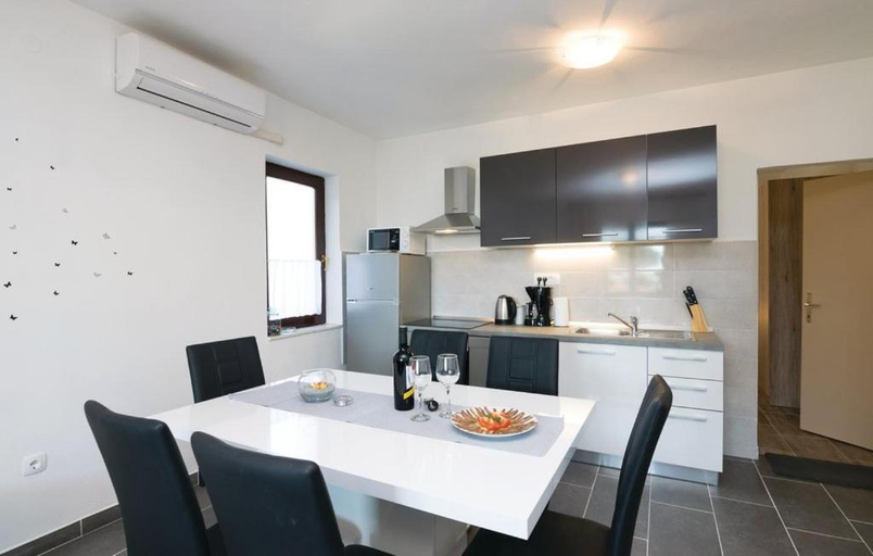 Others 3, Apartments Devic, Sukošan