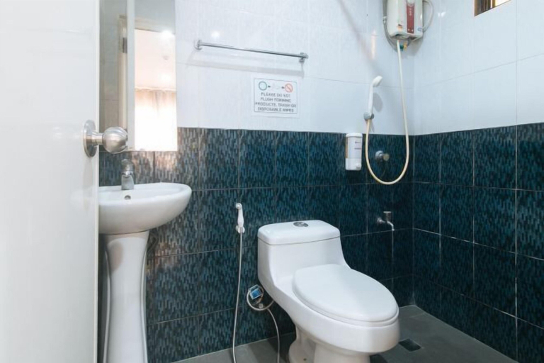 Bathroom, 153 Silverio Suites Paranaque City, Parañaque