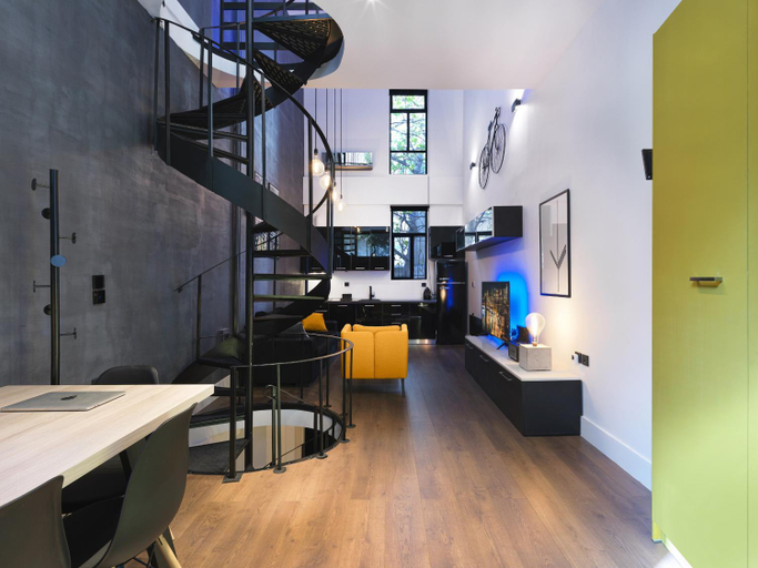 Others 4, 200 Mb fibre remote workers' Dreamhouse, Attica