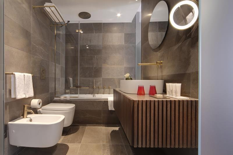 Bathroom 12