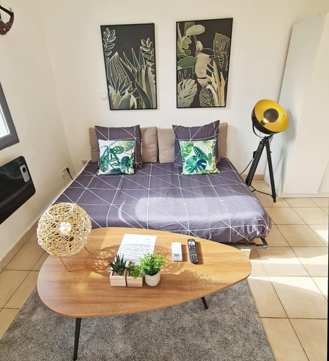 Bedroom 2, GregBnb - Centre Ancien - Studio Roof-Top - CLIMATISE - 5eme etage - ΔΔΔ, Var