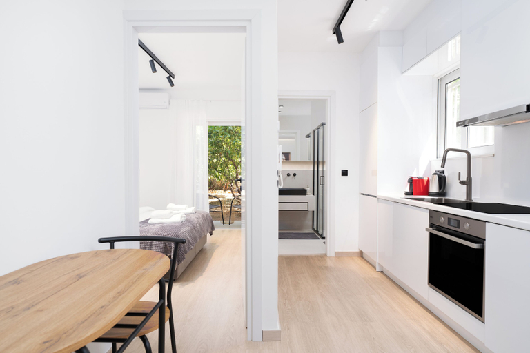 Others 5, Stylish Apartment in Athens Riviera with Outdoor Patio, Attica