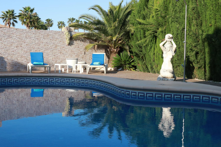 Sport & Beauty 2, Villa Tres Palmeras with Private Pool and Jacuzzi Ideal for Families and Friends, Alicante
