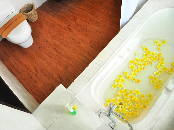 Bathroom 9