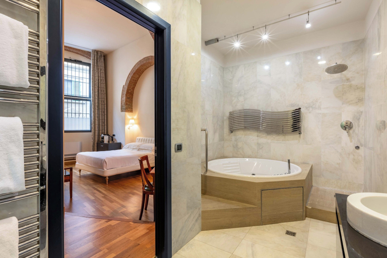 Bathroom 15