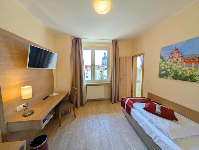 Bedroom 13