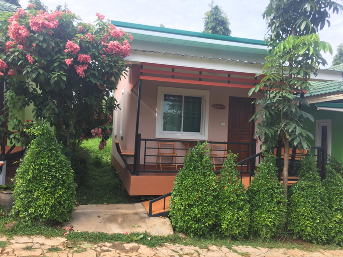 Exterior 3