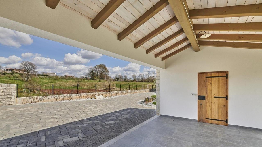 Others 3, Villa Grgo, Tinjan