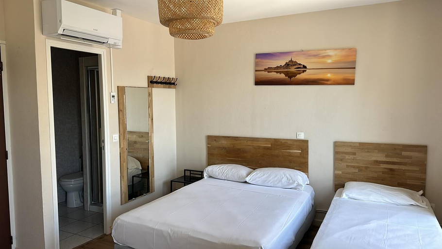 Bedroom 3, hotel in paris, Seine-Saint-Denis