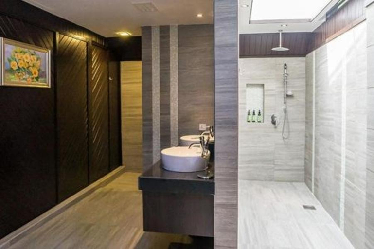 Bathroom 7