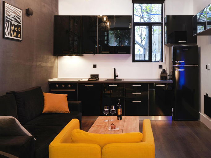 Others 2, 200 Mb fibre remote workers' Dreamhouse, Attica