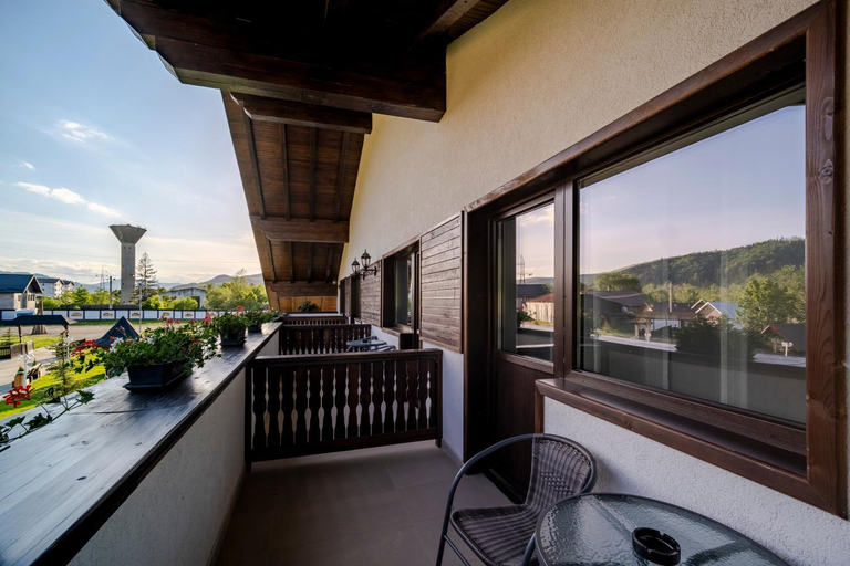 Others 4, Niro Residence, Gura Humorului