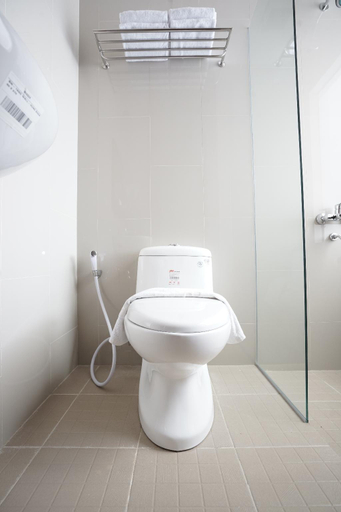 Bathroom 10