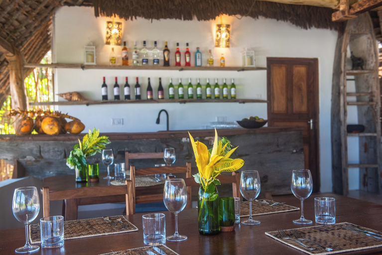 Food & Drinks 5, Poa Poa Bungalows, Kaskazini 'B'