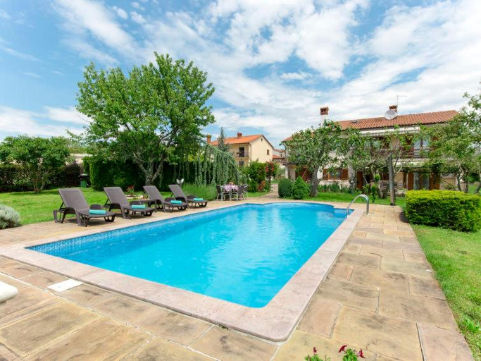 Others 4, Apartman Valica, Tinjan