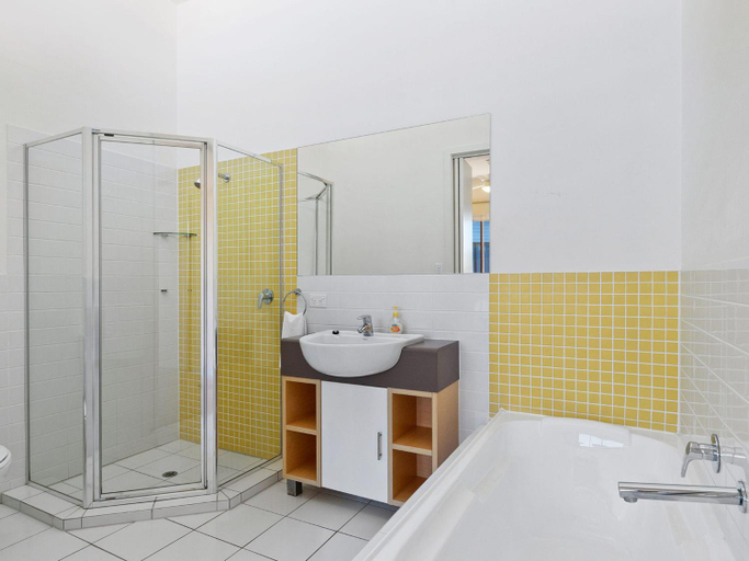 Others 2, Large Villa, overlooking lagoon close to the pool., Yankalilla