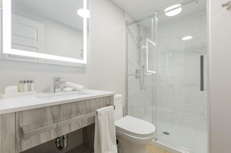 Bathroom 5, Griffintown Hotel, Montréal