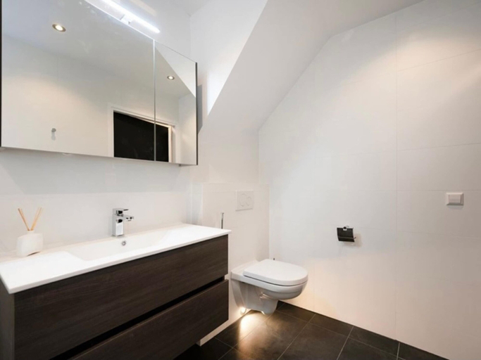 Bathroom 3, Beautiful Holiday Home Near sea in Katwijk, Katwijk