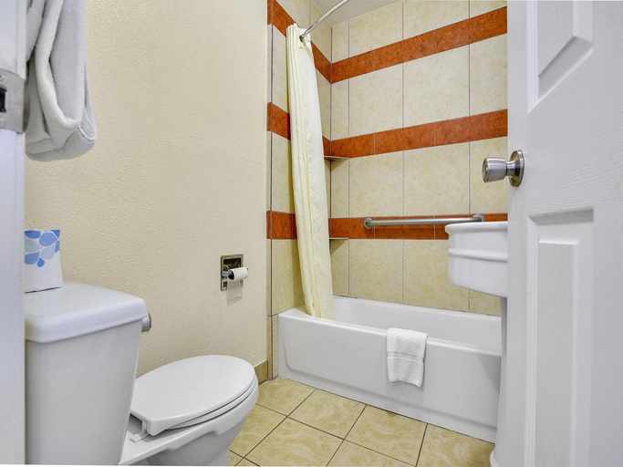 Bathroom, Route 66 Inn, Wheeler