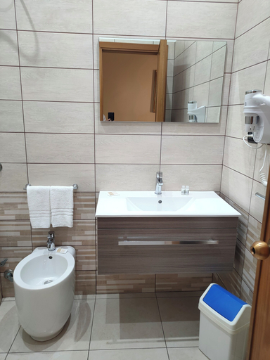 Bathroom 5, Grand Hotel Mosè, Agrigento