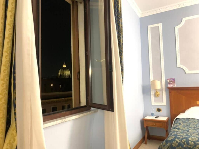 Bedroom 5, Consoli Romani Vatican Rooms, Roma