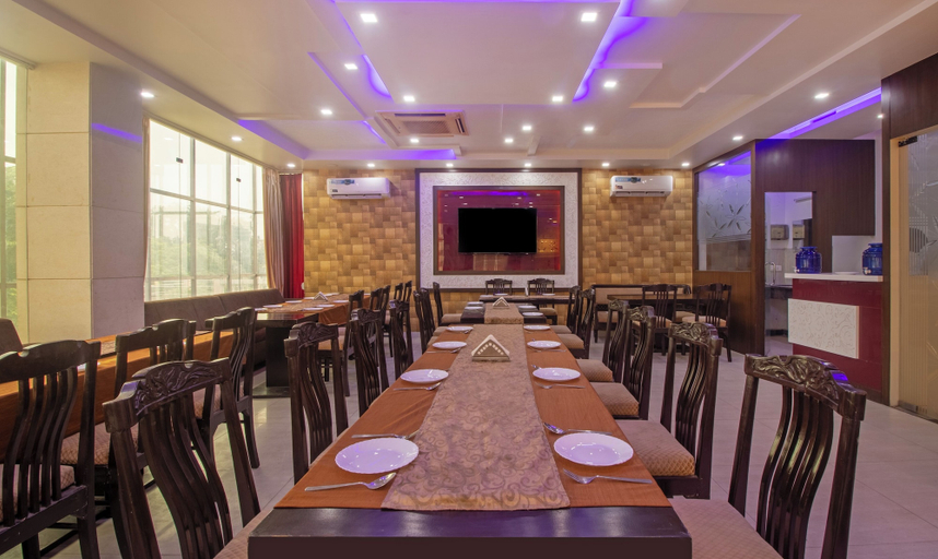 Food & Drinks 3, Treebo Empire Red Carpet, Agra