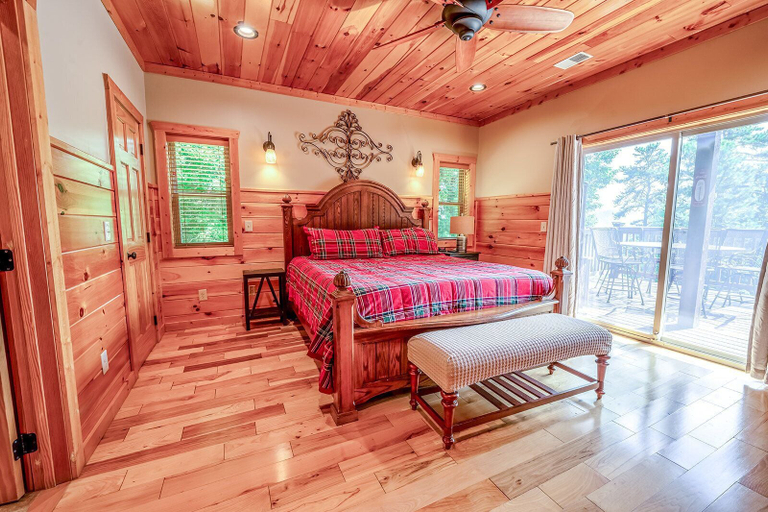 Bedroom 3, Bearmont Lodge, Sevier