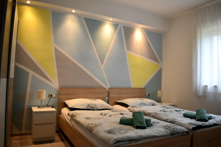 Others 3, Apartman Valica, Tinjan