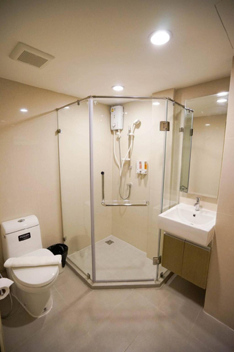 Bathroom 14