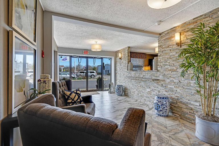Public Area 1, Knights Inn - Waretown, NJ, Ocean