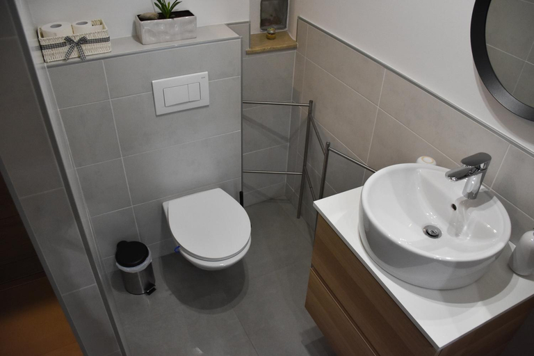 Others 5, Apartma Darsi, Ajdovščina