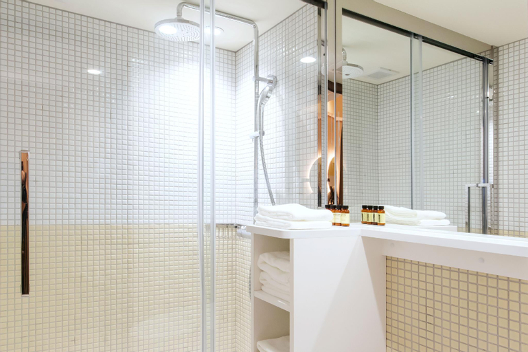 Bathroom 4
