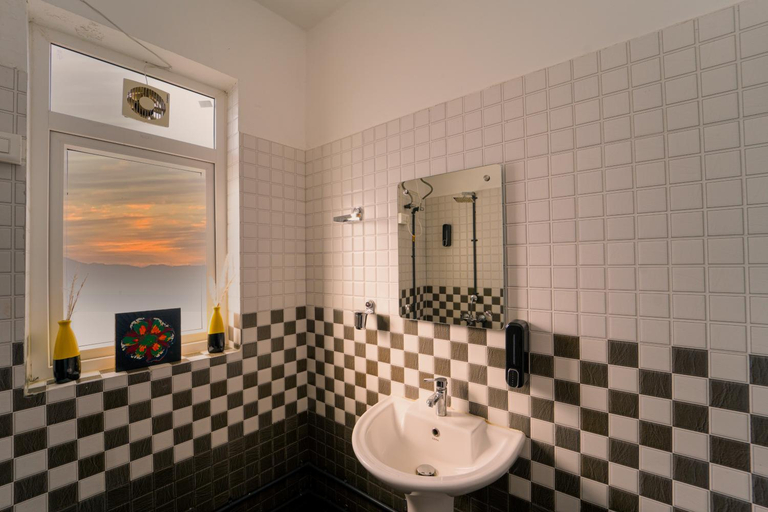 Bathroom 4, Chokling ArtHouse - The Treasure of Himalayas, Kangra