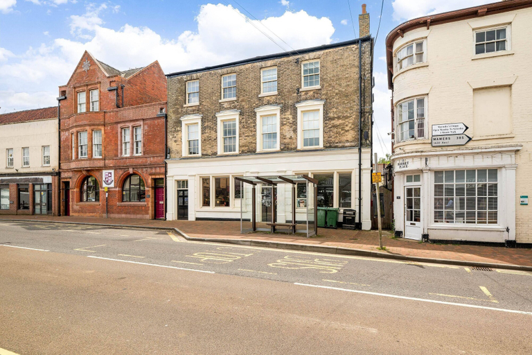 Exterior & Views 2, 2 Bdr Modern Living in The Old Bank Hse, Lincolnshire